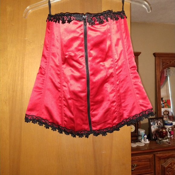 Gothic Corset Red - Picture 3 of 7